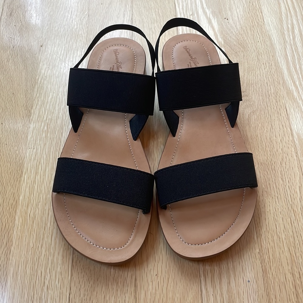 Black Universal Thread Sandals